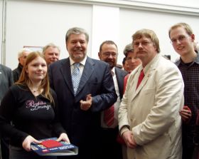 Vertreter der SPD Everswinkel trafen in Ahlen mit dem SPD-Vorsitzenden Kurt Beck zusammen. Von links: Catharina Hamann, Kurt Beck (SPD-Vorsitzender), Reinhard Schultz (MdB), Gundi Grabenmeier (Kreistagsmitglied), Dr. Wilfried Hamann (Ortsvorsitzender) und Bernd Wesbuer.